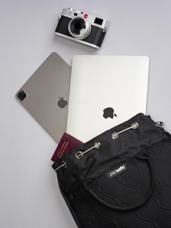 Large anti-theft travel safe Pacsafe Travelsafe 12 l GII - black