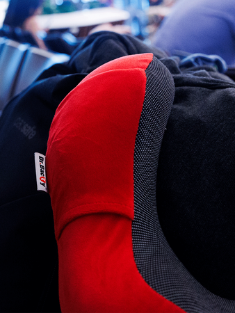 Travel cushion on the neck Dr. Bacty - red. Plus ear plugs and eye band